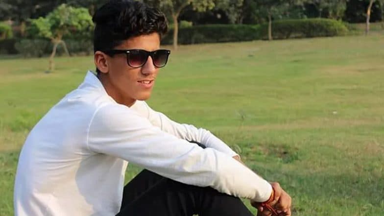 19 साल के केशव डबास ने नेट प्रैक्टिस में रोहित शर्मा और शिखर धवन को आउट कर सभी को चौंकाया, कोच रवि शास्त्री ने भी की तारीफ 19 साल के केशव डबास ने नेट प्रैक्टिस में रोहित शर्मा और शिखर धवन को आउट कर सभी को चौंकाया, कोच रवि शास्त्री ने भी की तारीफ