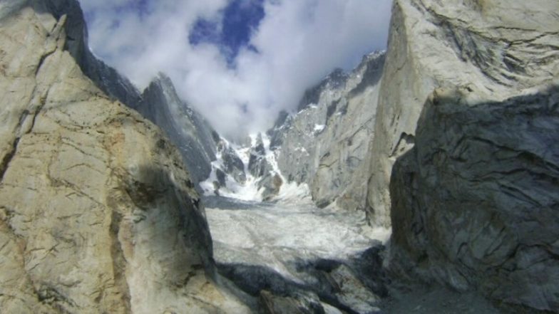 सियाचिन में 19 हजार फीट की ऊंचाई पर हिमस्खलन, भारतीय सेना के 4 जवान शहीद, 2 पोर्टरों की भी मौत