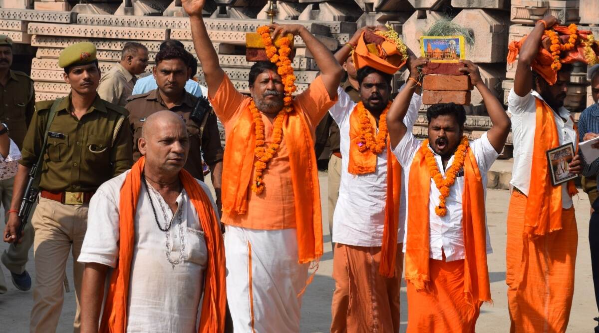 तपस्वी की छावनी के प्रमुख महंत सर्वेश्वर दास ने अपने शिष्य परमहंस दास को आपत्तिजनक टिप्पणी करने पर संगठन से किया निष्कासित तपस्वी की छावनी के प्रमुख महंत सर्वेश्वर दास ने अपने शिष्य परमहंस दास को आपत्तिजनक टिप्पणी करने पर संगठन से किया निष्कासित