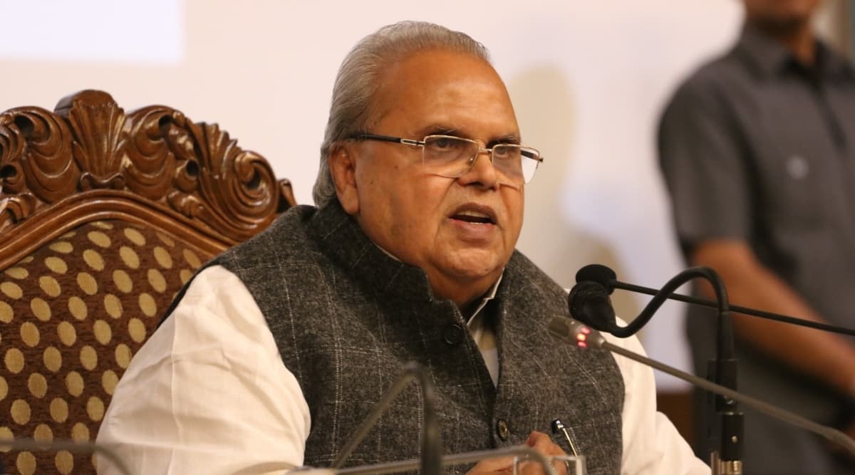 बिहार में कुत्ते, घोड़े, छड़ी तक भी जमीन के मालिक: राज्यपाल सत्यपाल मलिक बिहार में कुत्ते, घोड़े, छड़ी तक भी जमीन के मालिक: राज्यपाल सत्यपाल मलिक