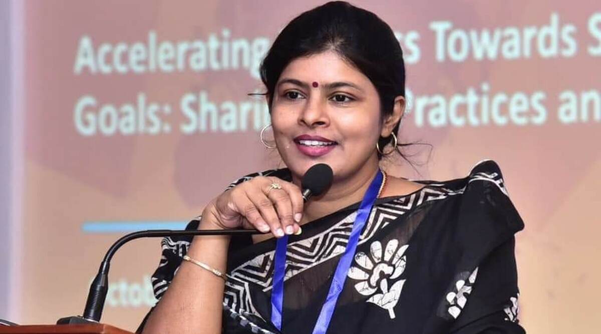 उत्तर प्रदेश: योगी आदित्यनाथ की सरकार की मंत्री स्वाति सिंह की बढ़ी मुश्किलें, पुलिस अफसर और बिल्डर को दी थी धमकी उत्तर प्रदेश: योगी आदित्यनाथ की सरकार की मंत्री स्वाति सिंह की बढ़ी मुश्किलें, पुलिस अफसर और बिल्डर को दी थी धमकी