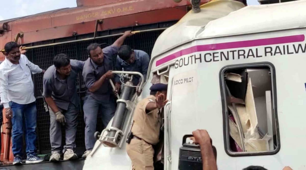 हैदराबाद: दो ट्रेनों की टक्कर में घायल हुए मल्टी-मॉडल ट्रांजिट सिस्टम, लोको पायलट की हुई मौत, हैदराबाद: दो ट्रेनों की टक्कर में घायल हुए मल्टी-मॉडल ट्रांजिट सिस्टम, लोको पायलट की हुई मौत,