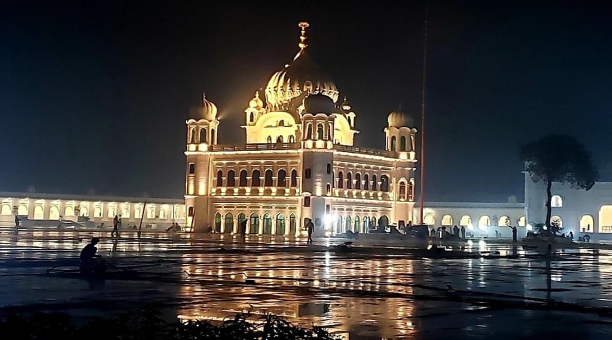 करतारपुर कॉरीडोर: सिख समुदाय की सालों पुरानी मनोकामना हुई पूरी, आज से ऐतिहिसक दरबार साहिब गुरुद्वारे का दर्शन कर सकते हैं भारतीय श्रद्धालु करतारपुर कॉरीडोर: सिख समुदाय की सालों पुरानी मनोकामना हुई पूरी, आज से ऐतिहिसक दरबार साहिब गुरुद्वारे का दर्शन कर सकते हैं भारतीय श्रद्धालु