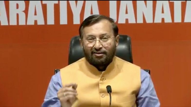 केंद्रीय सूचना और प्रसारण मंत्री प्रकाश जावड़ेकर ने CM ममता बनर्जी पर साधा निशाना, कहा- उनको देश से माफी मांगनी चाहिए