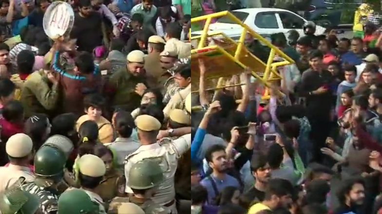 JNU में फिर बवाल: फीस वृद्धि और ड्रेस कोड के विरोध में छात्रों ने किया प्रदर्शन, पुलिस ने की पानी की बौछारें