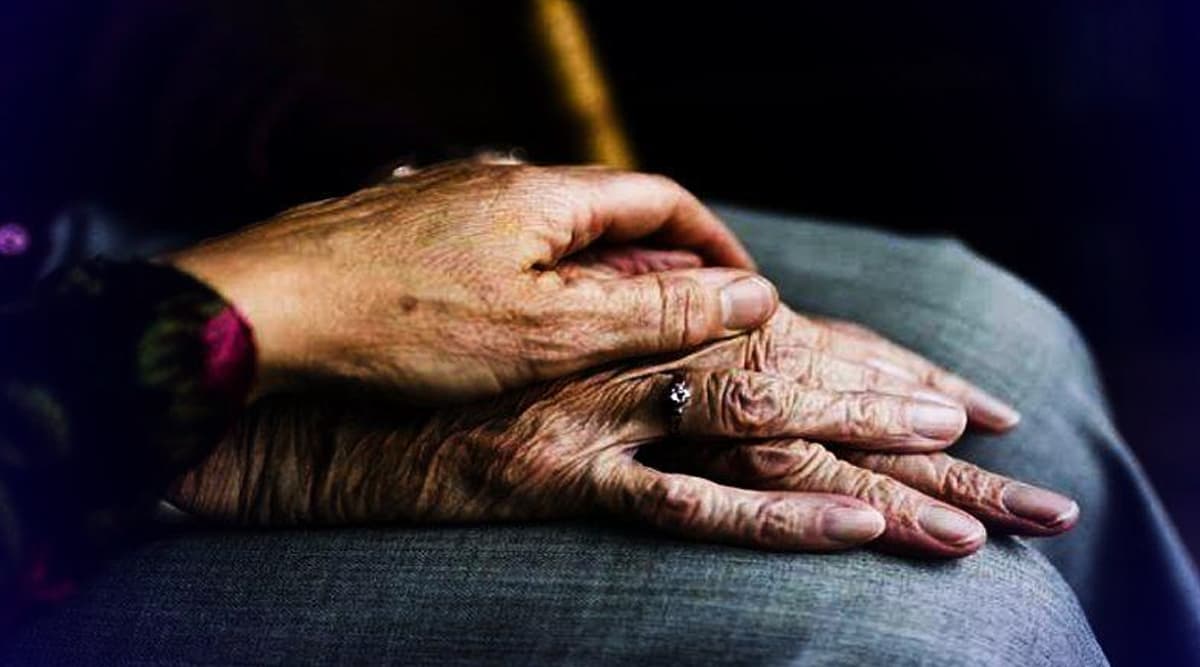 तमिलनाडु: 104 वर्षीय पति के निधन के 1 घंटे के भीतर हुई 100 साल की महिला की मौत तमिलनाडु: 104 वर्षीय पति के निधन के 1 घंटे के भीतर हुई 100 साल की महिला की मौत