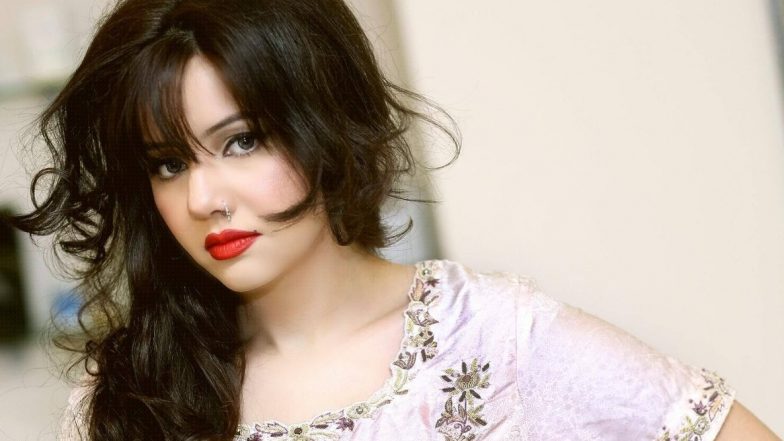 विवादित पाकिस्तानी सिंगर रबी पीरजादा ने इंडस्ट्री छोड़ने का किया ऐलान, Nude तस्वीरें लीक होने के बाद लिया फैसला