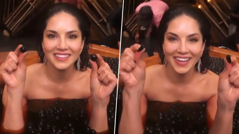 Sunny Leone Hot Video: अंगूरों से भरे बाथटब में दिखीं सनी लियोन, हॉट वीडियो हुआ Viral