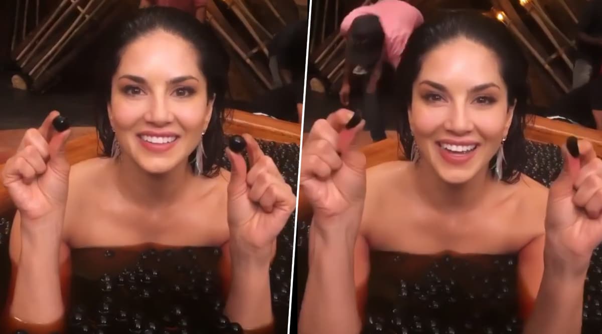 Sunny Leone Hot Video: अंगूरों से भरे बाथटब में दिखीं सनी लियोन, हॉट वीडियो हुआ Viral Sunny Leone Hot Video: अंगूरों से भरे बाथटब में दिखीं सनी लियोन, हॉट वीडियो हुआ Viral