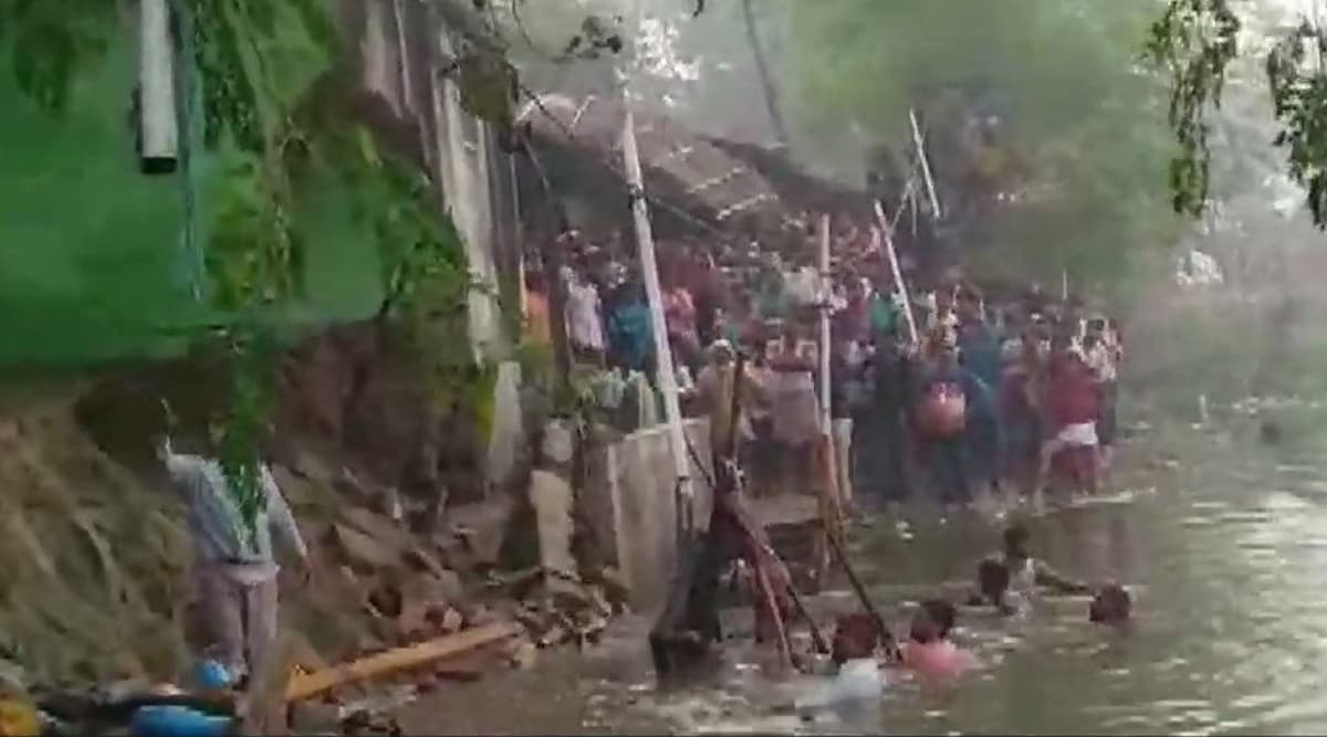 बिहार: छठ पूजा के दौरान समस्तीपुर में बड़ा हादसा, दीवार गिरने से दो महिलाओं की मौत बिहार: छठ पूजा के दौरान समस्तीपुर में बड़ा हादसा, दीवार गिरने से दो महिलाओं की मौत