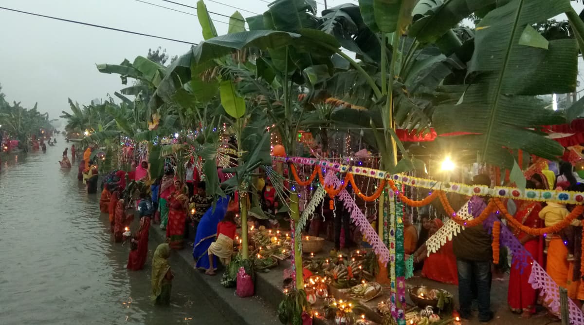 Chhath Puja 2019: चार दिनों से चल रहे छठ महापर्व का 'उषा अर्घ' के बाद हुआ समापन Chhath Puja 2019: चार दिनों से चल रहे छठ महापर्व का 'उषा अर्घ' के बाद हुआ समापन