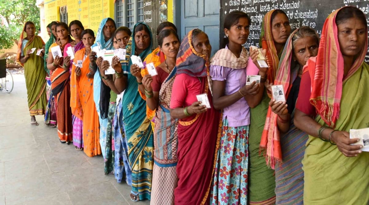 Karnataka By-Elections 2019: कड़ी सुरक्षा के बीच 15 विधानसभा सीटों पर मतदान जारी Karnataka By-Elections 2019: कड़ी सुरक्षा के बीच 15 विधानसभा सीटों पर मतदान जारी