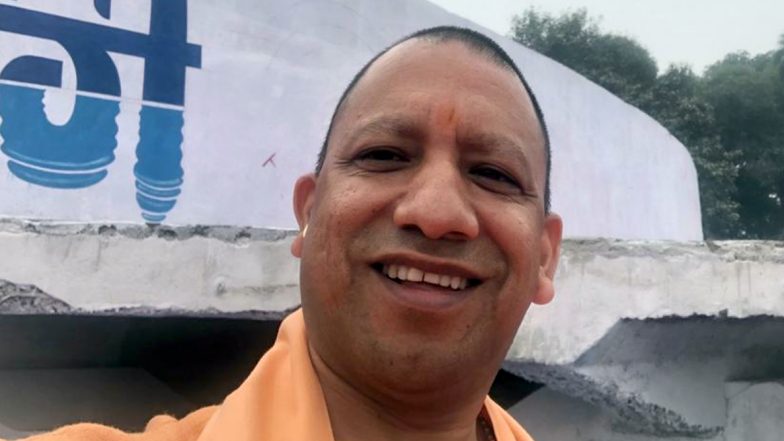 योगी आदित्यनाथ ने ली अपनी पहली सेल्फी, सोशल मीडिया पर खूब हो रही वायरल- देखें PIC