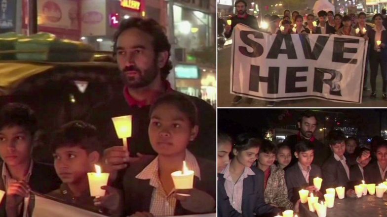 हैदराबाद गैंगरेप मामला: रोहतक में पूर्व हॉकी खिलाड़ी अजीत पाल नांदल ने अपनी छात्राओं के साथ निकाला कैंडल मार्च