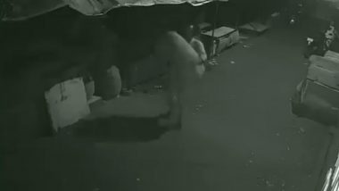 मुंबई: प्याज पर चोरों की नजर, 21 हजार की चोरी करते हुए दो आरोपी कैमरे में हुए कैद, देखें Video