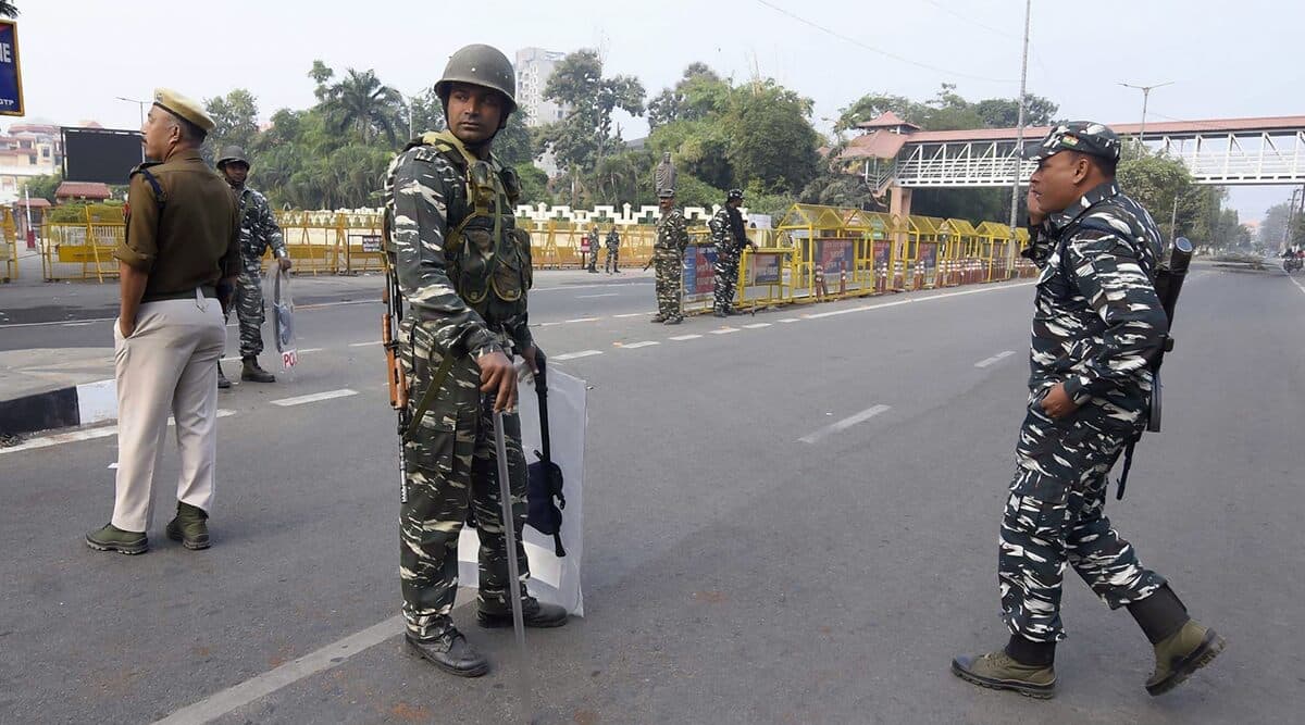 असम में CAB के खिलाफ बवाल: डिब्रूगढ़ में सुबह 8 से दोपहर 1 बजे तक कर्फ्यू में दी गई ढील असम में CAB के खिलाफ बवाल: डिब्रूगढ़ में सुबह 8 से दोपहर 1 बजे तक कर्फ्यू में दी गई ढील