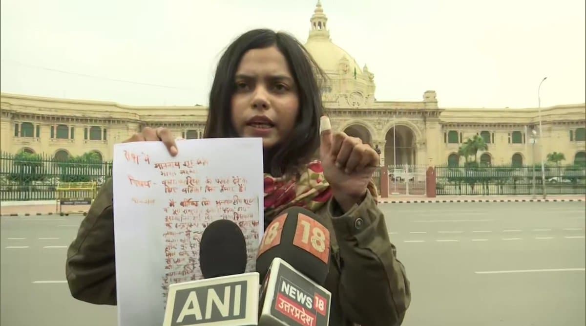 लखनऊ की शूटर वर्तिका सिंह ने गृहमंत्री अमित शाह को खून से लिखा पत्र, कहा- मैं देना चाहती हूं निर्भया के दोषियों को फांसी लखनऊ की शूटर वर्तिका सिंह ने गृहमंत्री अमित शाह को खून से लिखा पत्र, कहा- मैं देना चाहती हूं निर्भया के दोषियों को फांसी
