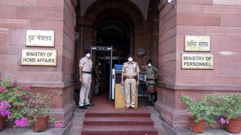 ग्रमीण क्षेत्रों में शॉपिंग मॉल के अलावा सभी दुकानों को खोलने की इजाजत: गृह मंत्रालय