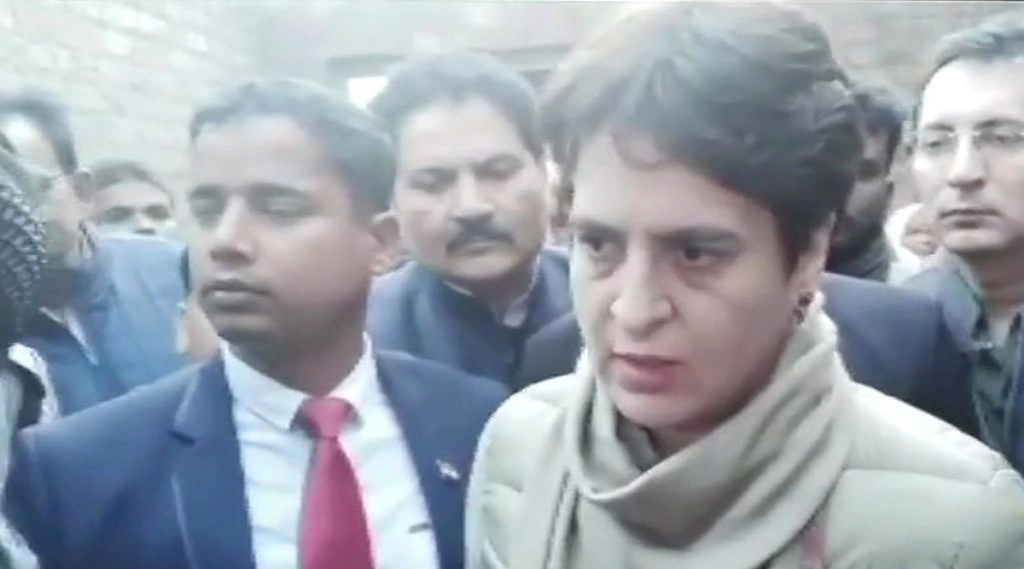 कांग्रेस नेता प्रियंका गांधी 28 घंटे बाद भी हिरासत में, कांग्रेस कार्यकर्ताओं में नाराजगी