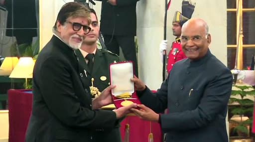 अमिताभ बच्चन को मिला दादा साहेब फाल्के पुरस्कार, जनता के प्रति अदा की शुक्रिया अमिताभ बच्चन को मिला दादा साहेब फाल्के पुरस्कार, जनता के प्रति अदा की शुक्रिया