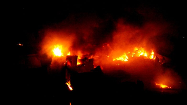 बांग्लादेश: ढाका में अवैध रूप से संचालित एक फैक्ट्री में लगी आग, 10 की मौत