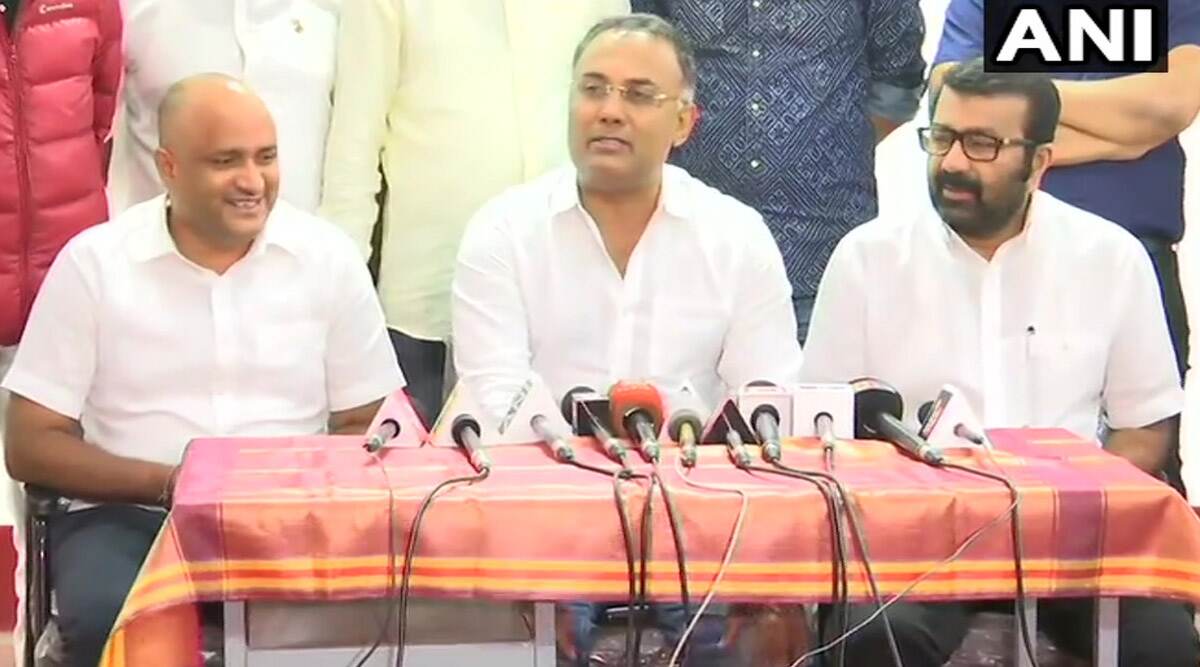 कर्नाटक: बीजेपी में शामिल हुए कांग्रेस कॉरपोरेटर आर वसंत कुमार की 2 दिन बाद हुई 'घर वापसी', लगाया ये आरोप कर्नाटक: बीजेपी में शामिल हुए कांग्रेस कॉरपोरेटर आर वसंत कुमार की 2 दिन बाद हुई 'घर वापसी', लगाया ये आरोप