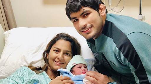 दंगल गर्ल गीता फोगाट ने दिया बेटे को जन्म, सोशल मीडिया पर सामने आई ये क्यूट फोटो दंगल गर्ल गीता फोगाट ने दिया बेटे को जन्म, सोशल मीडिया पर सामने आई ये क्यूट फोटो