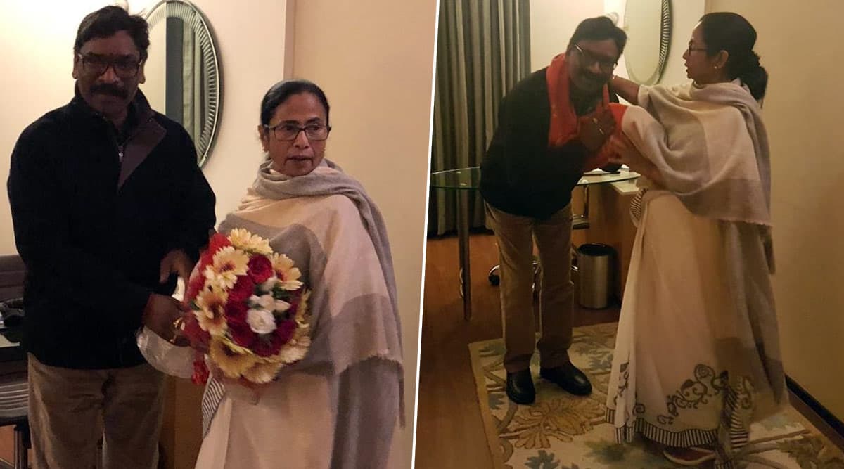 झारखंड: शपथ समारोह के लिए रांची पहुंची ममता बनर्जी, हेमंत सोरेन ने की अगवानी, देखें तस्वीर झारखंड: शपथ समारोह के लिए रांची पहुंची ममता बनर्जी, हेमंत सोरेन ने की अगवानी, देखें तस्वीर
