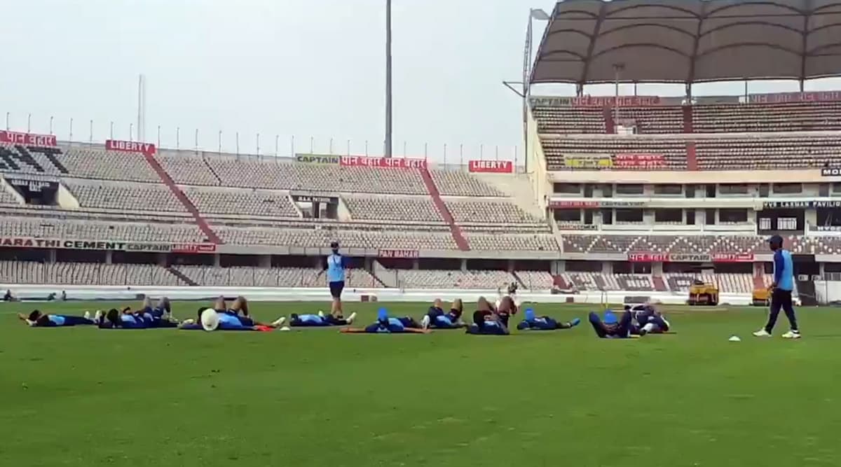 IND vs WI 1st T20I 2019: वेस्टइंडीज को मात देनें के लिए टीम इंडिया ने हैदराबाद में अनोखे तरीके से की प्रैक्टिस, देखें वीडियो IND vs WI 1st T20I 2019: वेस्टइंडीज को मात देनें के लिए टीम इंडिया ने हैदराबाद में अनोखे तरीके से की प्रैक्टिस, देखें वीडियो