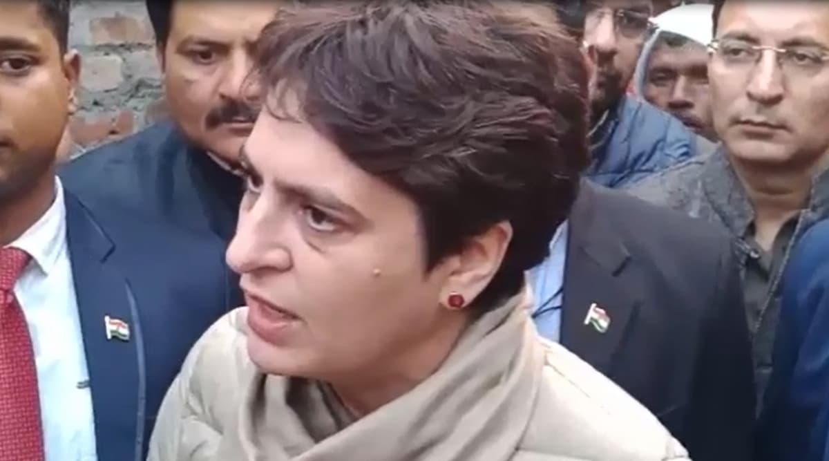 प्रियंका गांधी ने तोड़ा सुरक्षा प्रोटोकॉल, अधिकारियों से नहीं हुई कोई चूक: सीआरपीएफ प्रियंका गांधी ने तोड़ा सुरक्षा प्रोटोकॉल, अधिकारियों से नहीं हुई कोई चूक: सीआरपीएफ