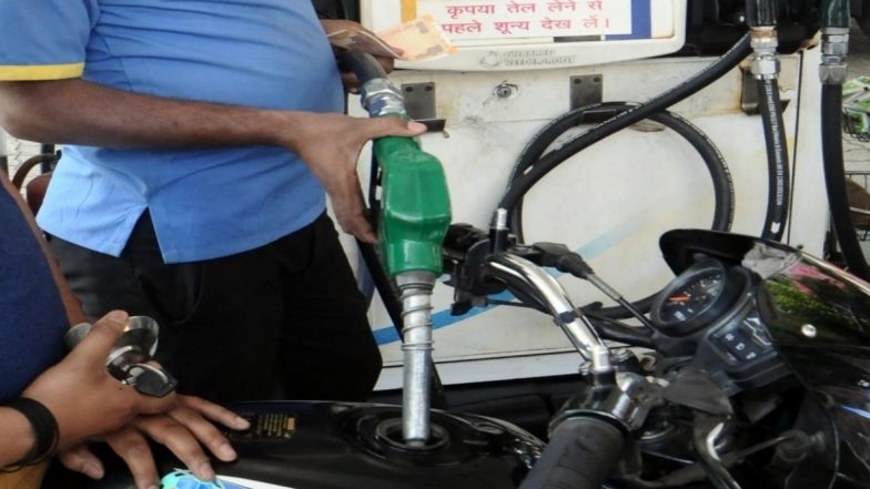 Petrol and Diesel Price Today: डीजल की कीमत में बढ़ोतरी जारी, पेट्रोल के दाम स्थिर, जानें अपने प्रमुख शहरों के रेट्स