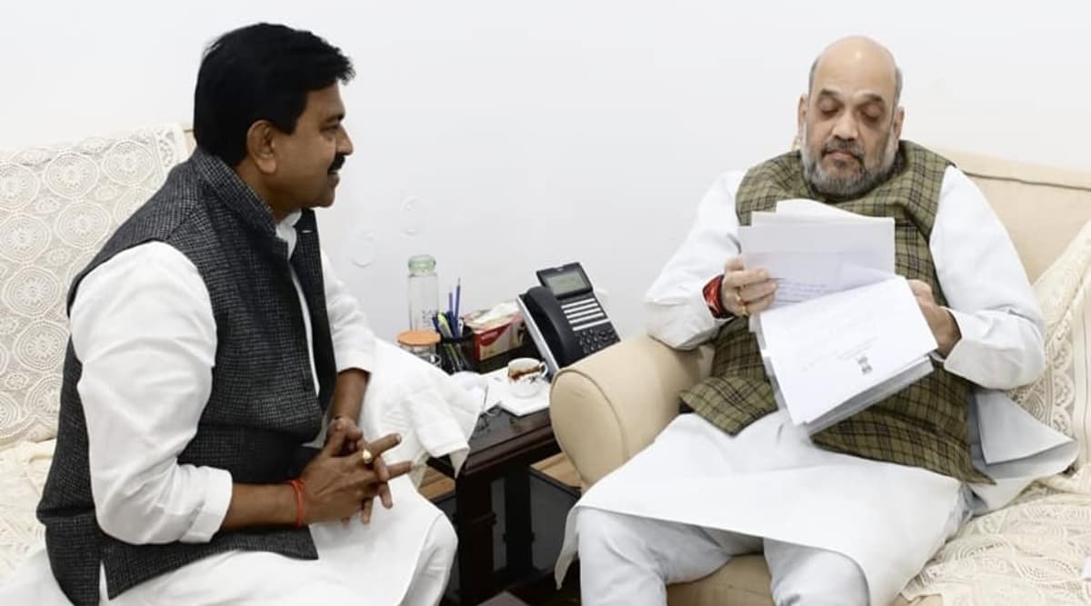 BJP सांसद अजय मिश्रा ने उद्योगपति राहुल बजाज पर बोला हमला, कहा- चीनी मिलों पर किसानों का 10 हजार करोड़ बकाया, डर तो लगेगा BJP सांसद अजय मिश्रा ने उद्योगपति राहुल बजाज पर बोला हमला, कहा- चीनी मिलों पर किसानों का 10 हजार करोड़ बकाया, डर तो लगेगा