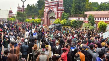 CAA Protest: अलीगढ़ मुस्लिम यूनिवर्सिटी के 10 हजार अज्ञात छात्रों पर केस दर्ज, 15 दिसंबर की हिंसा पर कार्रवाई
