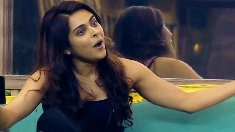 Bigg Boss 13 Weekend Ka Vaar Highlights: घर में हुई अब तक की सबसे लड़ाई, स्टेज पर खड़े सलमान खान देखते रह गए Bigg Boss 13 Weekend Ka Vaar Highlights: घर में हुई अब तक की सबसे लड़ाई, स्टेज पर खड़े सलमान खान देखते रह गए