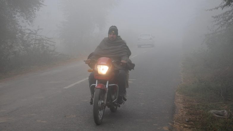 उत्तर भारत में कड़ाके की ठंड, कोहरे के आगोश में कई शहर