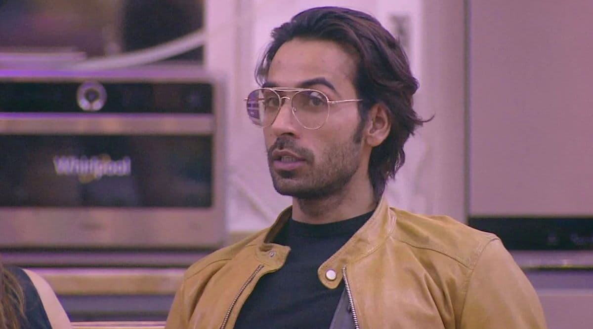 Bigg Boss 13: अरहान खान 'वीकेंड का वॉर' एपिसोड में हुए शो से बाहर? Bigg Boss 13: अरहान खान 'वीकेंड का वॉर' एपिसोड में हुए शो से बाहर?