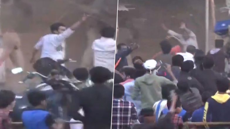 CAA Protest: अहमदाबाद से सामने आया खौफनाक VIDEO, सैकड़ों उपद्रवियों ने पुलिस पर बरसाए पत्थर- कांग्रेस नेता हिरासत में