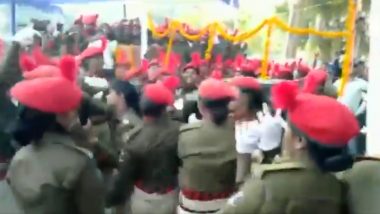 बिहार: सीतामढ़ी में महिला पुलिसकर्मियों ने भोजपुरी गाने पर जमकर किया डांस, देखें वीडियो