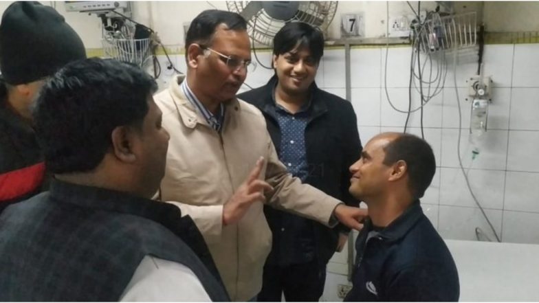 दिल्ली आग हादसा: फायरमैन राजेश शुक्ला बने मसीहा, अपनी जान को जोखिम में डालकर 11 लोगों की बचाई जान