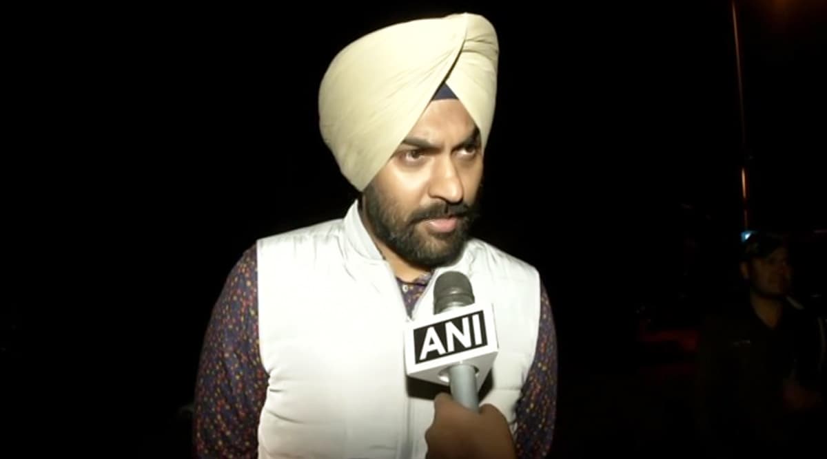 दिल्ली पुलिस के PRO एमएस रंधावा ने कहा- प्रदर्शनकारी पुलिसकर्मियों पर मशाल की आग फेंक रहे थे, इसलिए हमें उन पर वॉटर कैनन का इस्तेमाल करना पड़ा दिल्ली पुलिस के PRO एमएस रंधावा ने कहा- प्रदर्शनकारी पुलिसकर्मियों पर मशाल की आग फेंक रहे थे, इसलिए हमें उन पर वॉटर कैनन का इस्तेमाल करना पड़ा