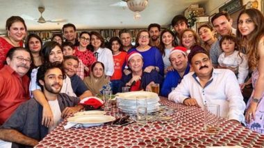क्रिसमस के मौके एक ही फ्रेम में नजर आईं कपूर खानदान की चार पीढ़ी, करिश्मा कपूर ने सोशल मीडिया पर साझा की तस्वीर