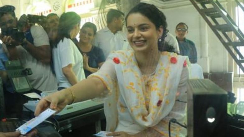 कंगना रनौत ने फिल्म 'पंगा' के प्रोमोशन के लिए पहुंची CST स्टेशन, एक्ट्रेस को टिकट काउंटर पर देख यात्री हुए हैरान
