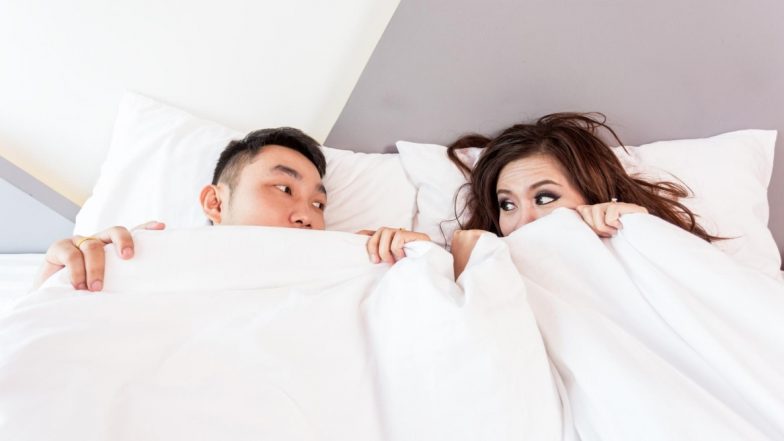 सोते वक्त ऐसा करने से घटती है सेक्स करने की क्षमता: सर्वे