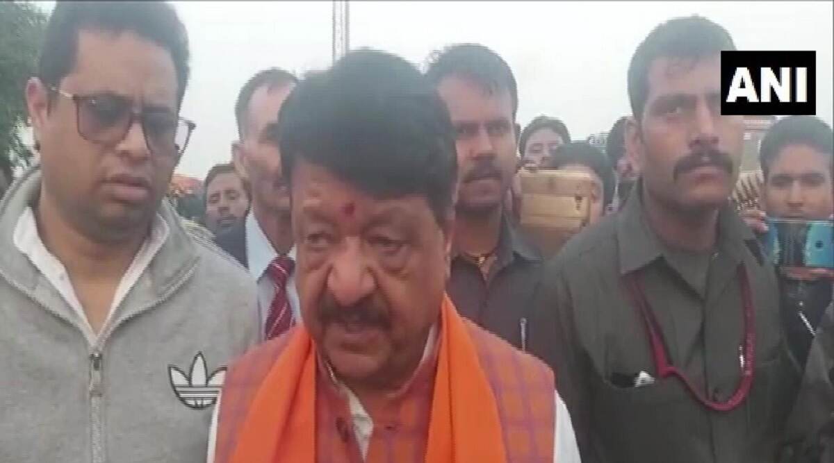 कैलाश विजयवर्गीय ने अधिकारी को दी खुलेआम धमकी, कहा- इंदौर में लगा दूंगा आग; वीडियो वायरल कैलाश विजयवर्गीय ने अधिकारी को दी खुलेआम धमकी, कहा- इंदौर में लगा दूंगा आग; वीडियो वायरल