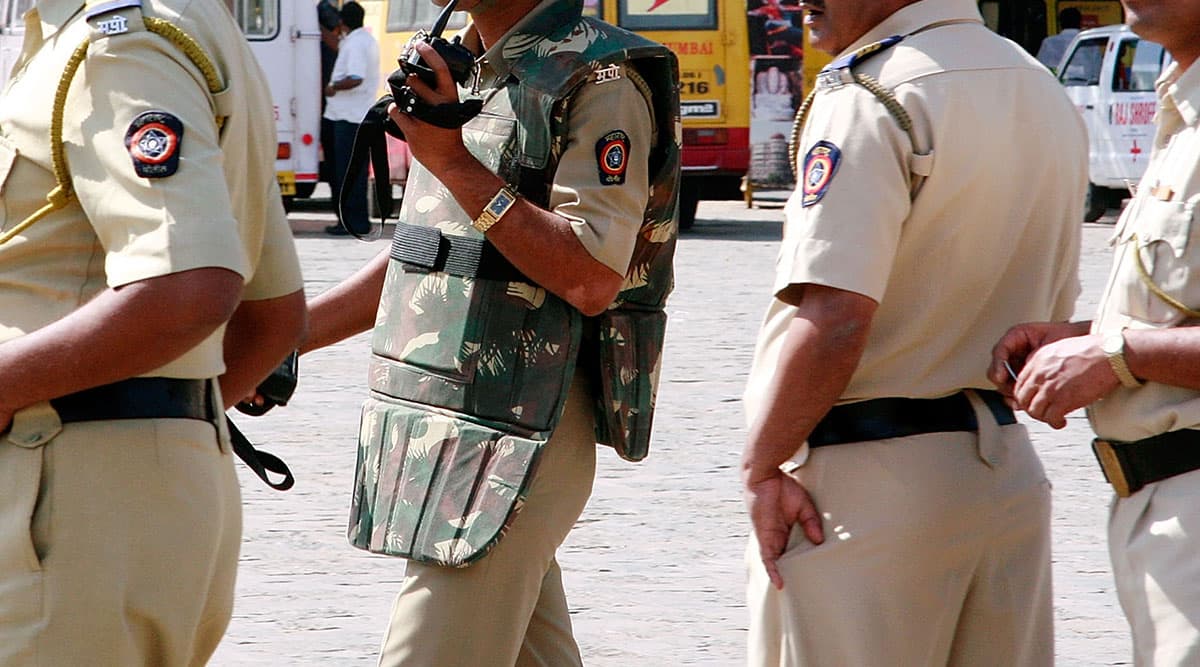 महाराष्ट्र: पुलिसकर्मियों पर COVID-19 का कहर, 1671 से ज्यादा संक्रमित, 18 की मौत महाराष्ट्र: पुलिसकर्मियों पर COVID-19 का कहर, 1671 से ज्यादा संक्रमित, 18 की मौत