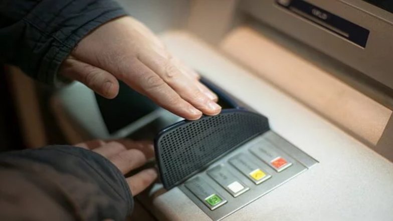 ATM से पैसे निकालने के बाद तुरंत करना चाहिए ये काम, वर्ना हो सकते हैं ठगी के शिकार!