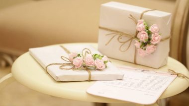 Wedding 2019-20 Gift Ideas: शादियों का चल रहा है सीजन, दूल्हा-दुल्हन को देना चाहते हैं कोई खास उपहार, तो इन अनोखे गिफ्ट आइडियाज की लें मदद