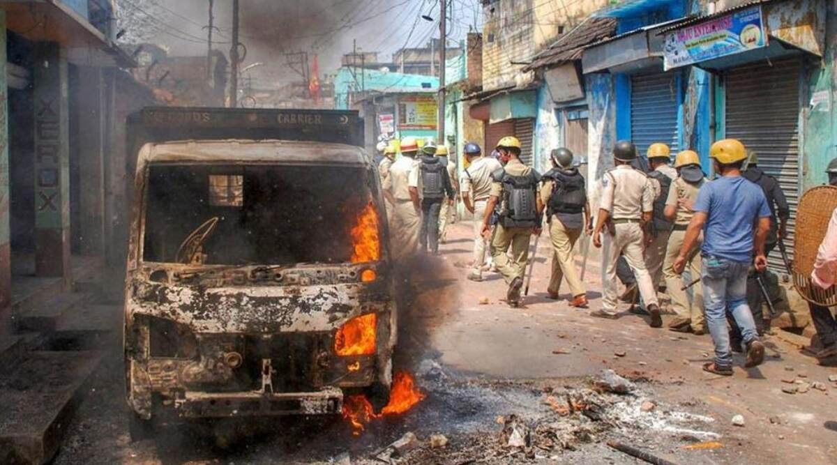 पश्चिम बंगाल के मुर्शिदाबाद में CAA को लेकर झड़प, 2 की मौत पश्चिम बंगाल के मुर्शिदाबाद में CAA को लेकर झड़प, 2 की मौत