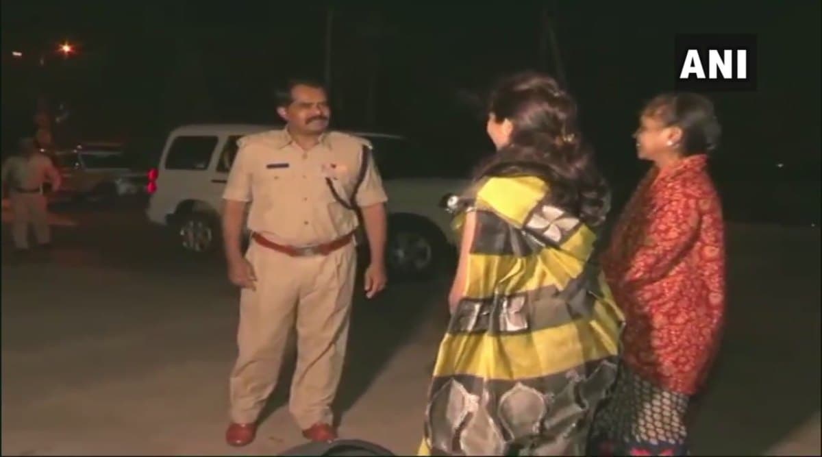कर्नाटक: पुलिस ने रात 10 से सुबह 6 बजे के बीच महिलाओं के लिए शुरू की फ्री ड्रॉप सर्विस, कॉल कर महिलाएं ले सकेंगी इस सुविधा का लाभ कर्नाटक: पुलिस ने रात 10 से सुबह 6 बजे के बीच महिलाओं के लिए शुरू की फ्री ड्रॉप सर्विस, कॉल कर महिलाएं ले सकेंगी इस सुविधा का लाभ