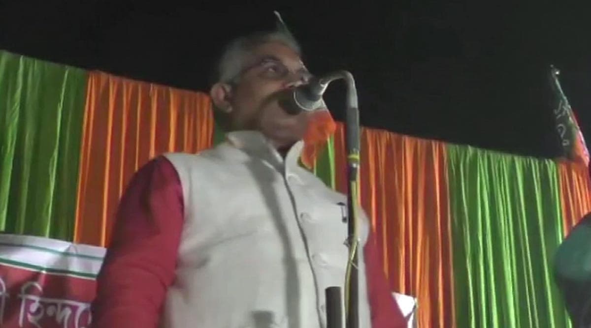 पश्चिम बंगाल: बीजेपी अध्यक्ष दिलीप घोष का विवादित बयान, कहा- सार्वजनिक संपत्ति तोड़ने वालों को हमने यूपी, कर्नाटक, असम में कुत्तों की तरह मारा पश्चिम बंगाल: बीजेपी अध्यक्ष दिलीप घोष का विवादित बयान, कहा- सार्वजनिक संपत्ति तोड़ने वालों को हमने यूपी, कर्नाटक, असम में कुत्तों की तरह मारा